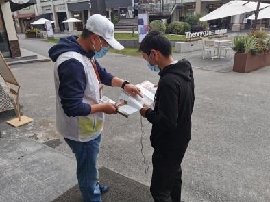 �������